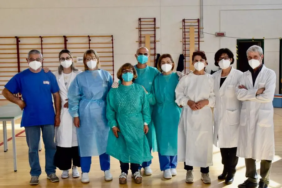 Il gruppo di vaccinazione della Assl di Ales (foto Sanna)