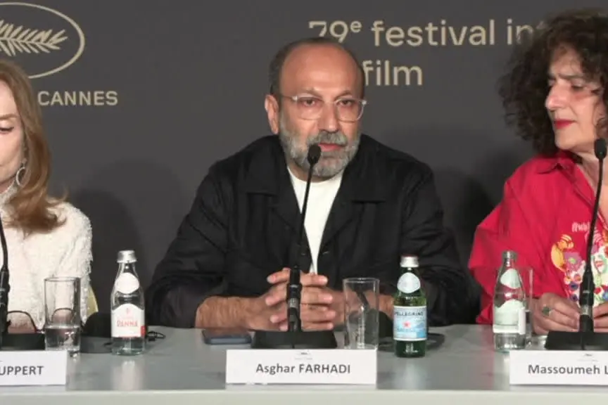 Cannes, Asghar Farhadi condanna la morte di "innocenti" in Iran