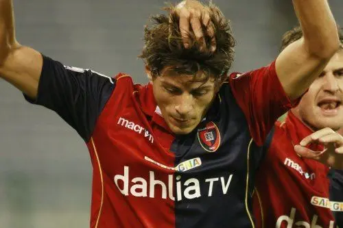 Nenè esulta dopo il suo primo gol