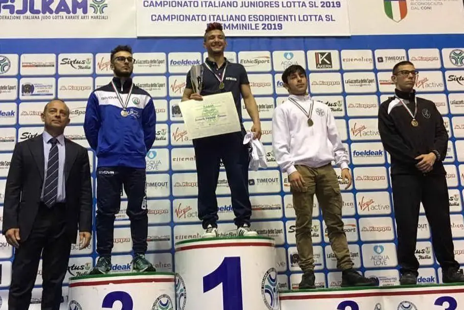 Simone Piroddu dell’Athlon Sassari, vincitore del titolo italiano juniores 57 kg di lotta stile libero (Foto concessa)