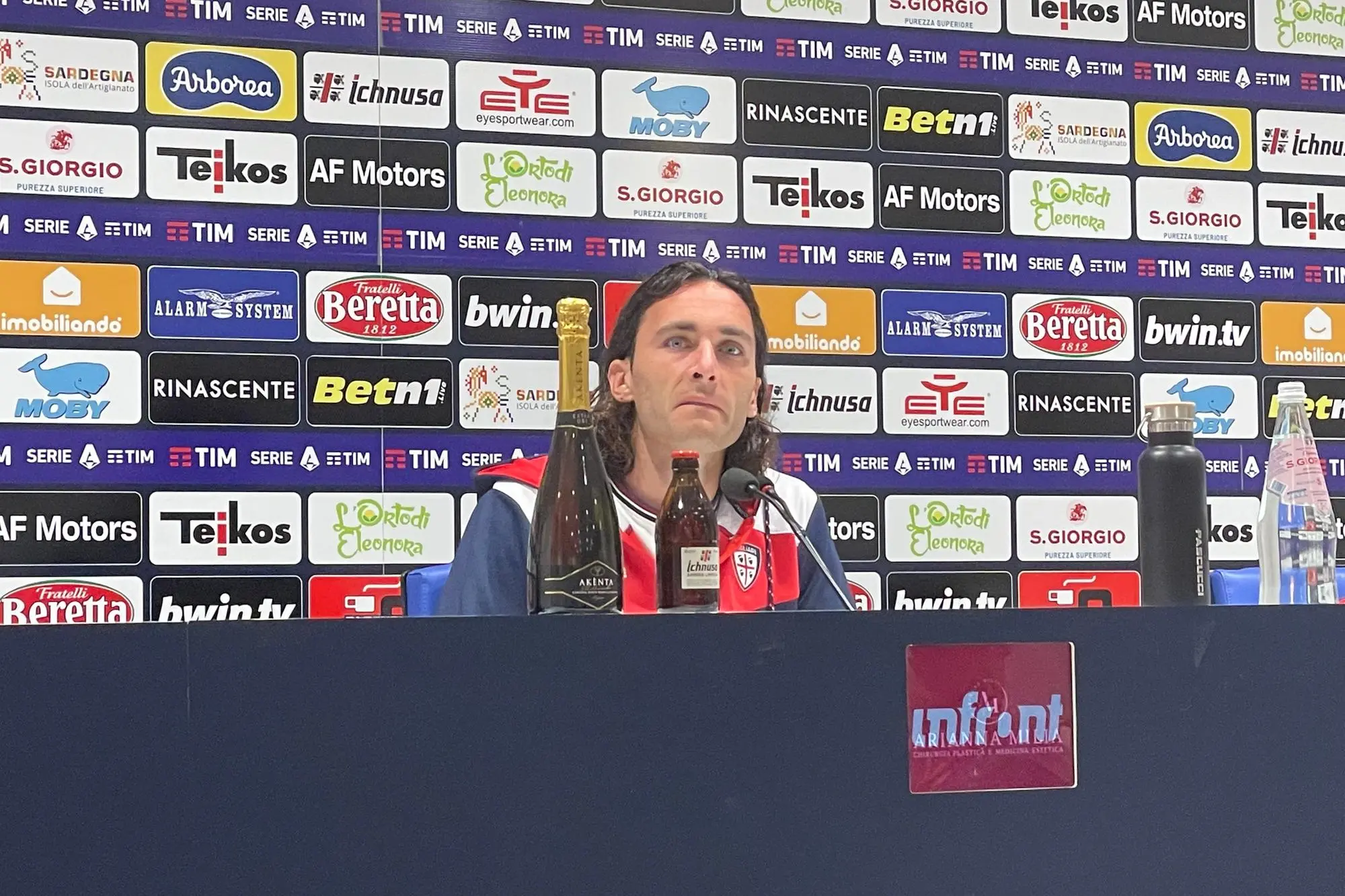 Tommaso Augello nel post partita di Cagliari-Lecce (foto Spignesi)