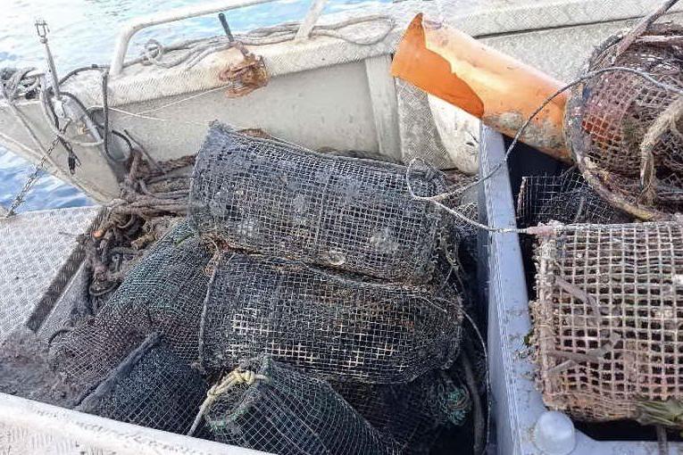 Cabras: i ricciai raccolgono dal mare del Sinis 400 chili di rifiuti