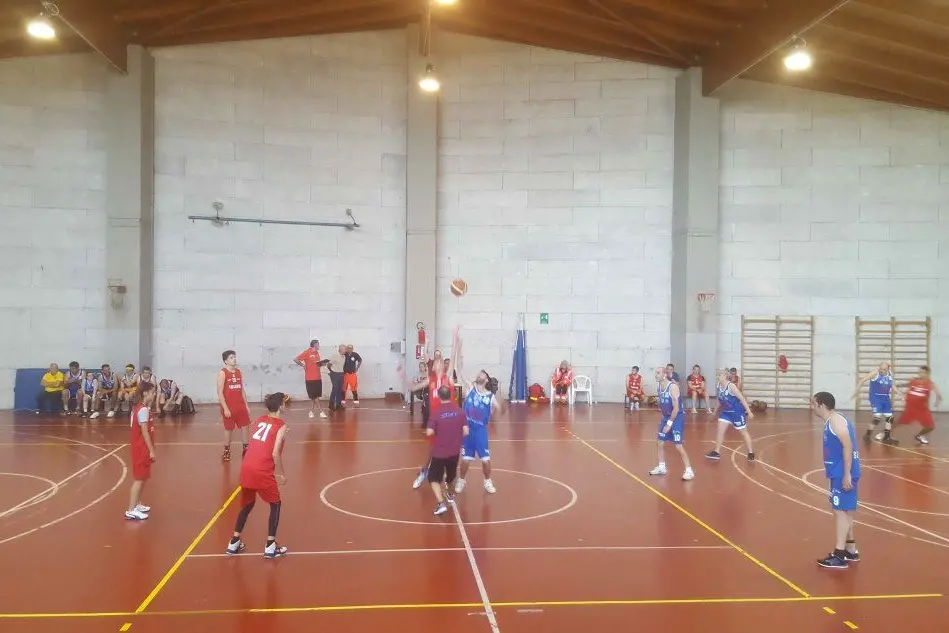 Una gara di basket Dir/P a Villacidro (foto Alberto Garau)