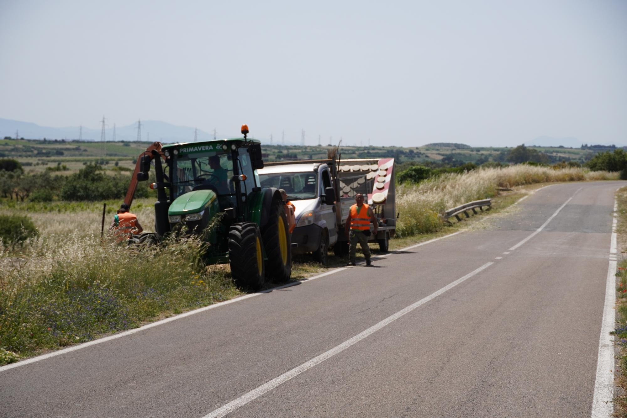Al via lo sfalcio delle erbacce lungo le provinciali del Cagliaritano