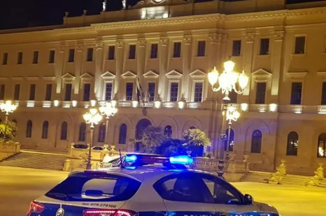 萨萨里当地警察