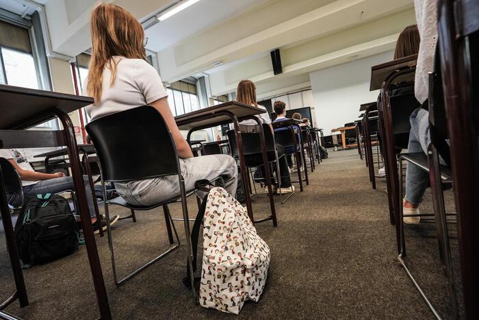 Dietrofront della Lega, cade il divieto di educazione sessuale alle medie: ma servirà il consenso preventivo