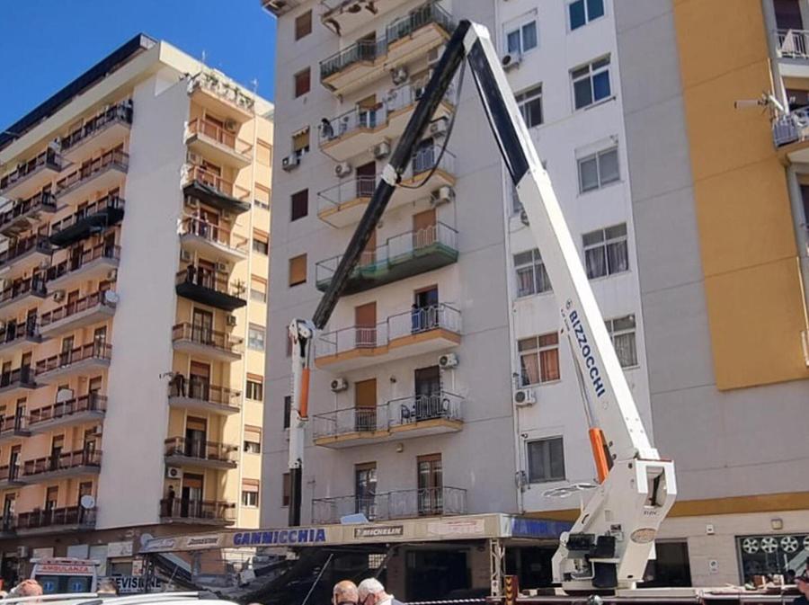 Precipitano dalla gru: due vittime sul lavoro