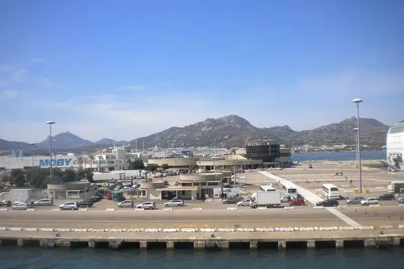 Il porto di Olbia (Ansa)