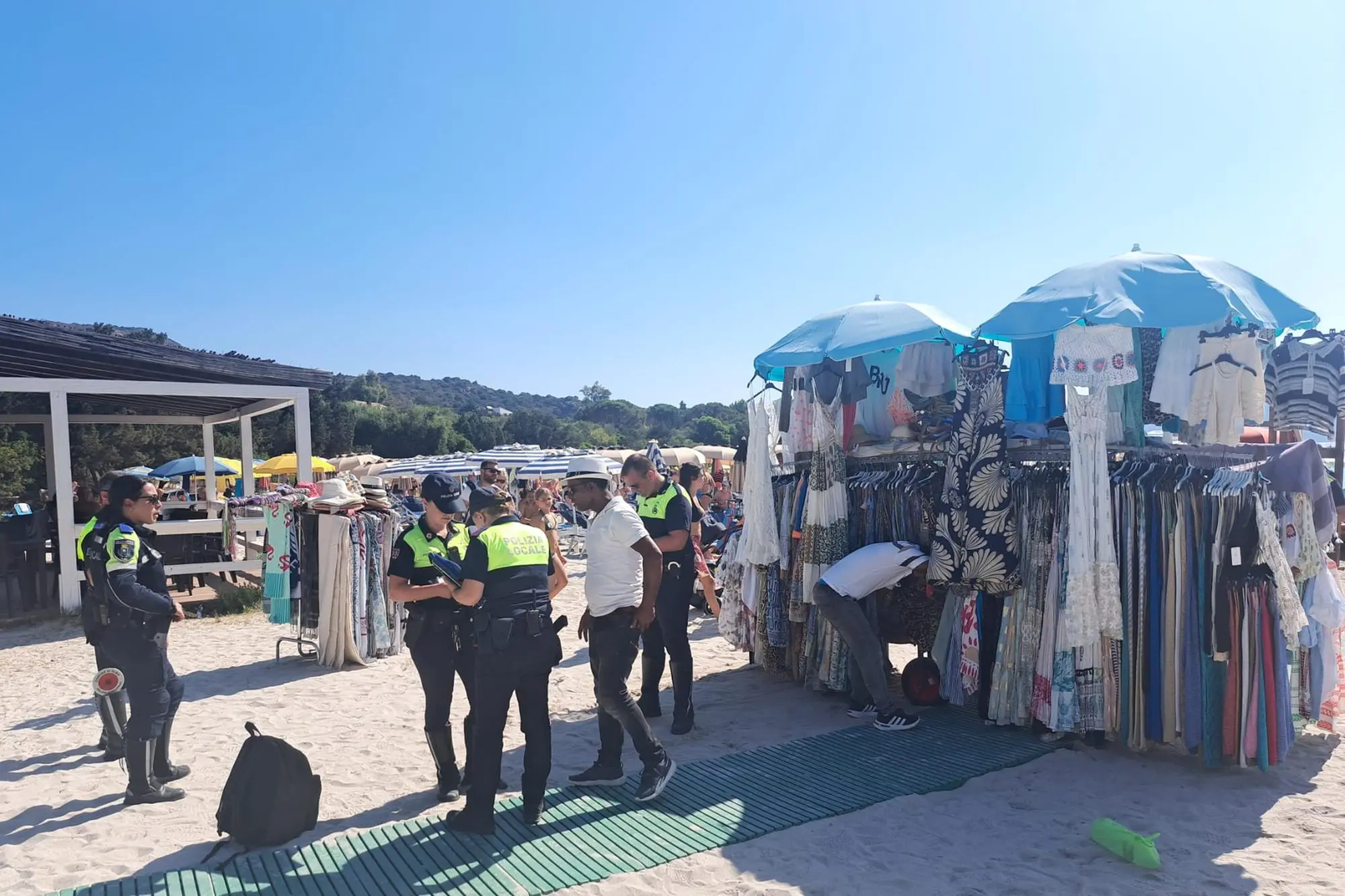 Olbia, controlli della polizia locale in spiaggia