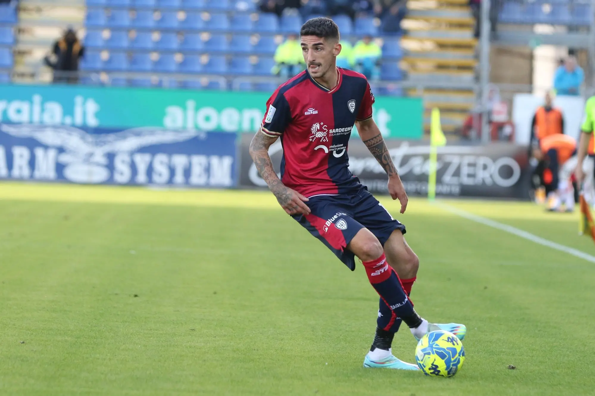 Alessandro Deiola in campo dal primo minuto al Tardini di Parma (L'Unione Sarda)