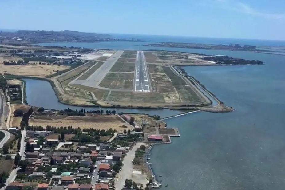 La pista dell’aeroporto di Cagliari Elmas