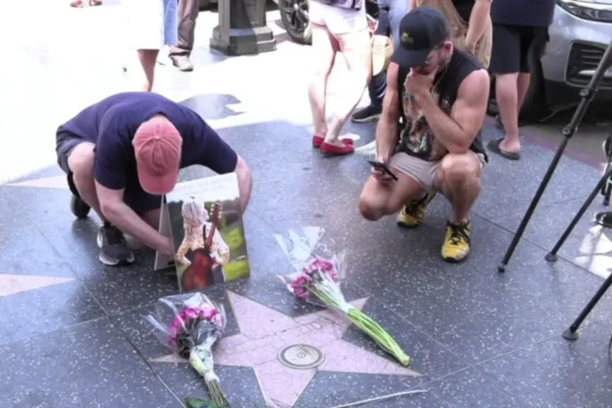 L'addio dei fan a Dolly Parton: "Univa il Paese, mancherà molto"