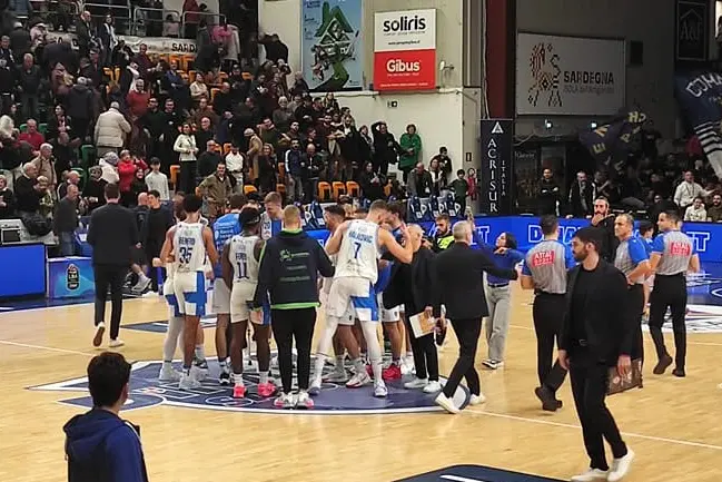 La Dinamo festeggia la vittoria su Trieste (foto G. Marras)