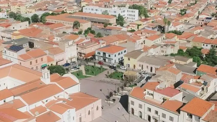 https://immagini.unionesarda.it/version/c:MzlkYzFiNTctY2ZkMC00:NWRmZjk4OTQtYzMwOC00/image.webp?f=16:9