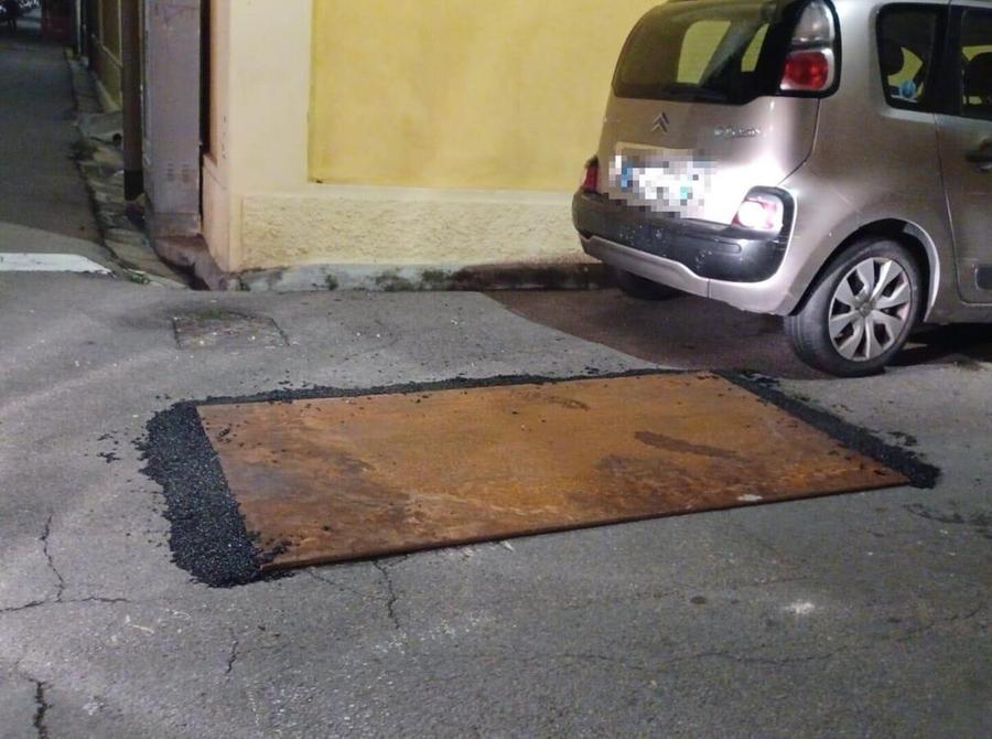 In via Cesare Serra la voragine è sparita