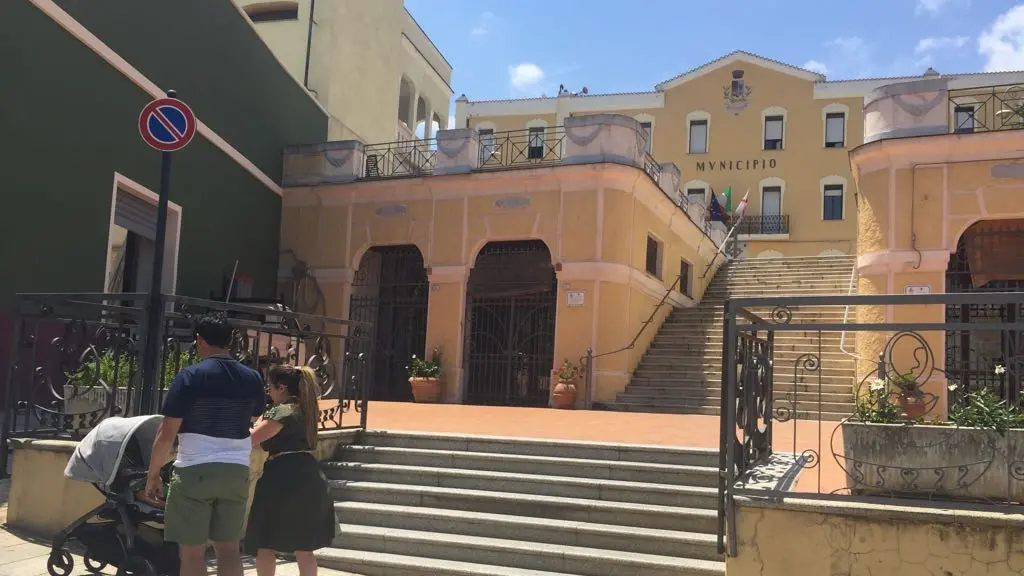 https://immagini.unionesarda.it/version/c:MzllYTBmOGQtMTA0YS00:ODc1ODdjMzAtODdkMi00/image.webp?f=16:9