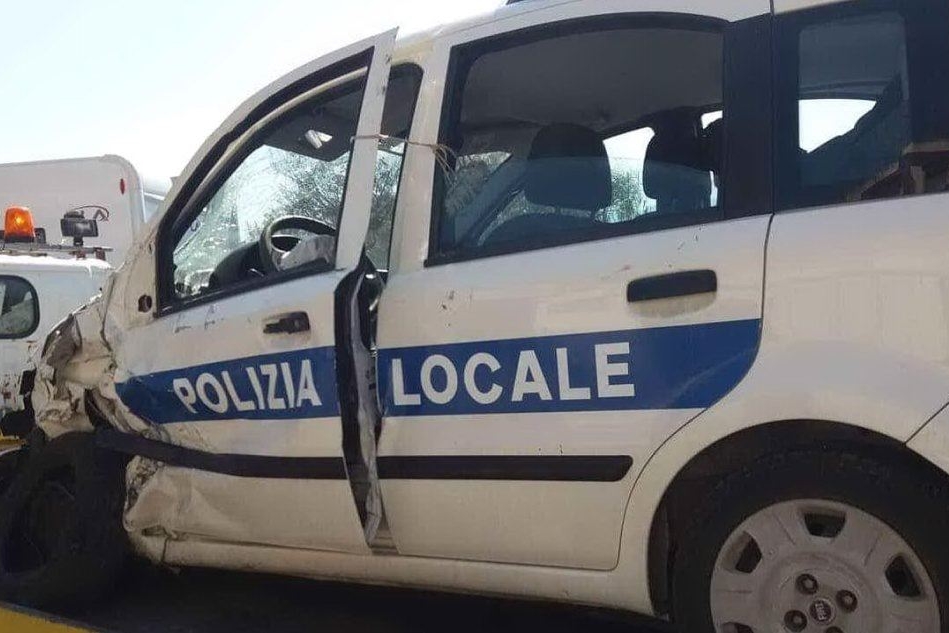 Schianto sulla Provinciale per Montevecchio, due agenti feriti