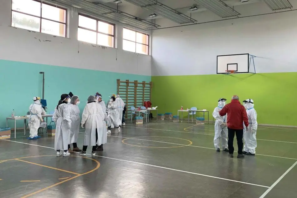 Uno screening alle Medie di Tortolì (foto L'Unione Sarda - Secci)