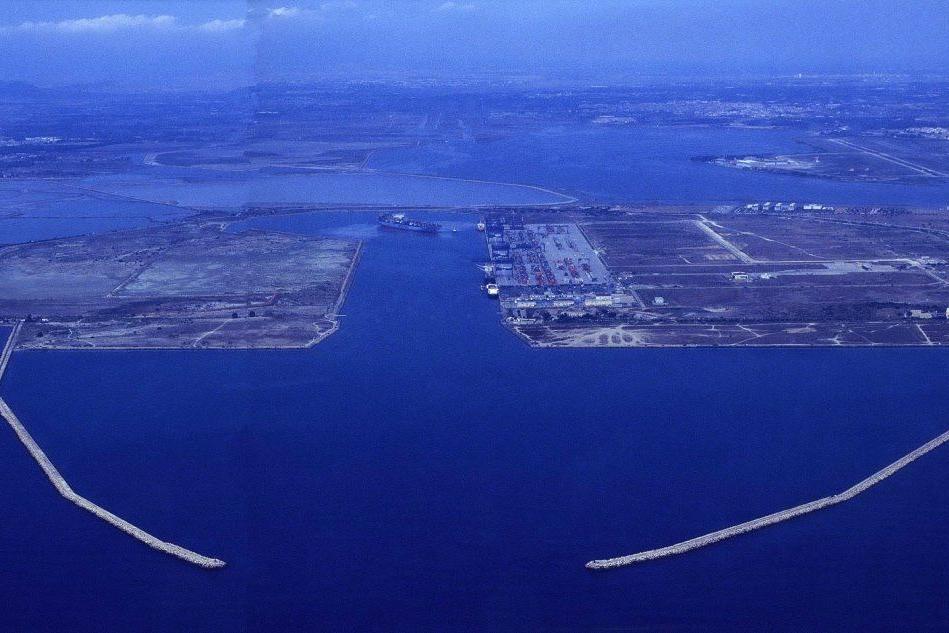 Cagliari, rigassificatore al porto canale: avviato il lungo e complesso iter