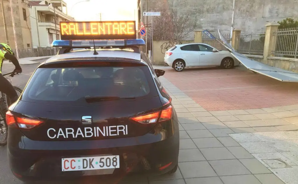 Sul posto sono intervenuti anche i carabinieri (foto Deidda)