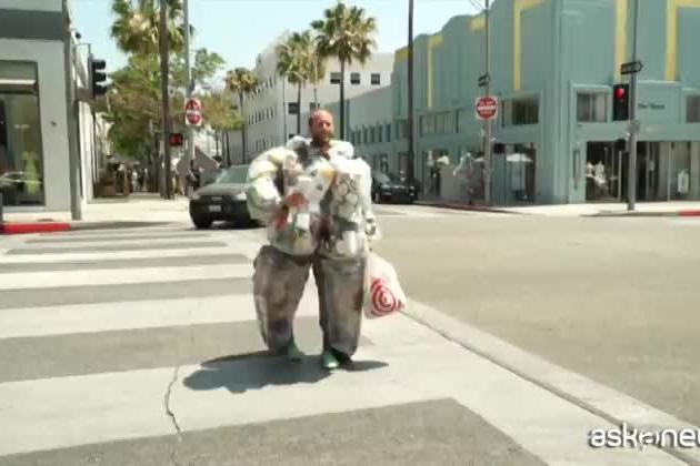 Attivista Usa indossa la sua spazzatura per un mese: le incredibili immagini
