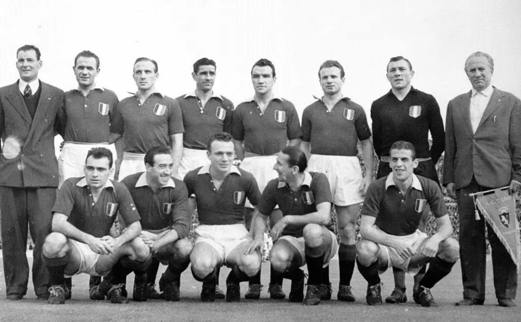 La formazione del Torino nel 1949 (Ansa)