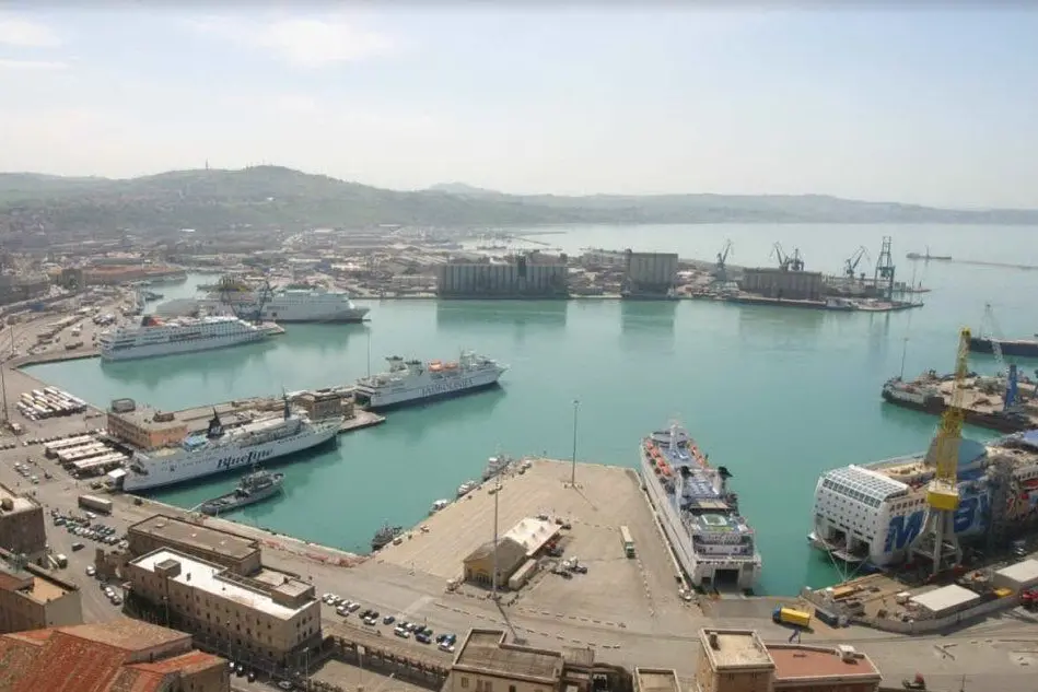 Il porto di Ancona (foto Google Maps)