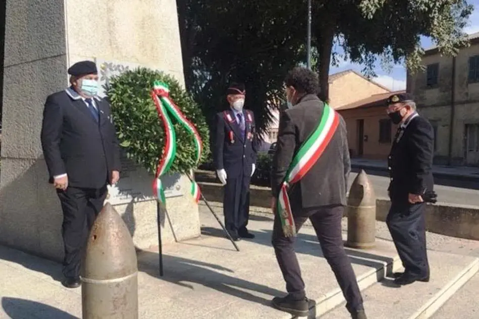 La cerimonia in piazza Risorgimento (foto Pittau)