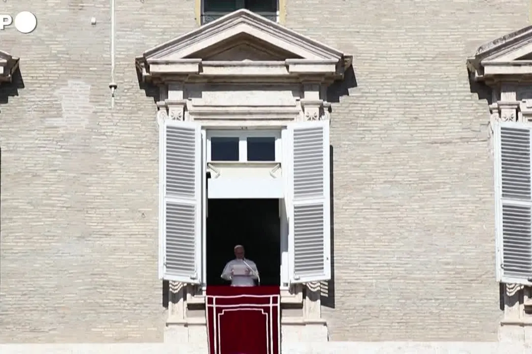 Il Papa: "Ho un nodulo al polmone, ho deciso di operarmi"