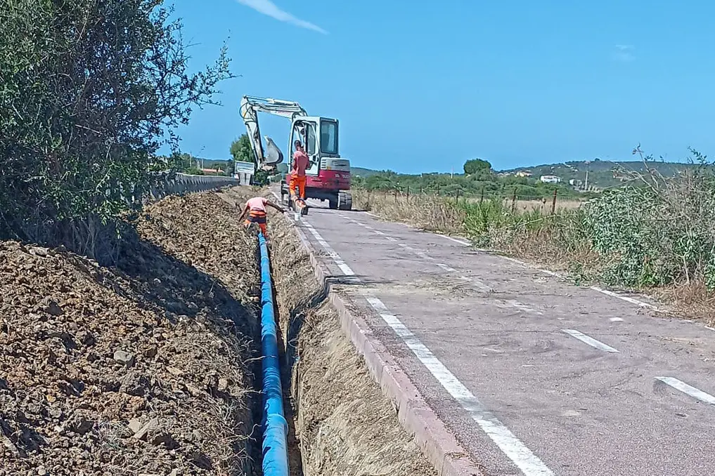 Lavori sulla rete idrica a Porto Pino (foto Murru)