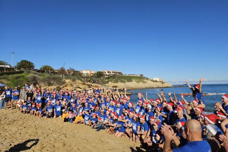 Tuffo di Capodanno 2026 a Porto Torres (foto Pala)