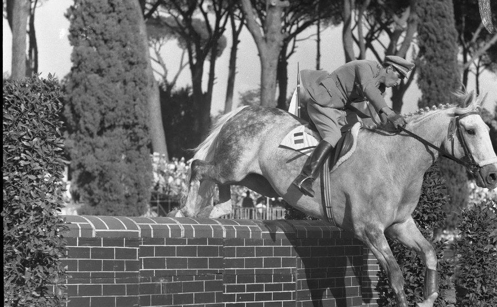 Pietro D'Inzeo durante la gara di equitazione