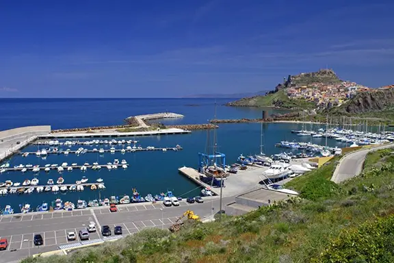 Il porto di Castelsardo (foto @ComunediCastelsardo)