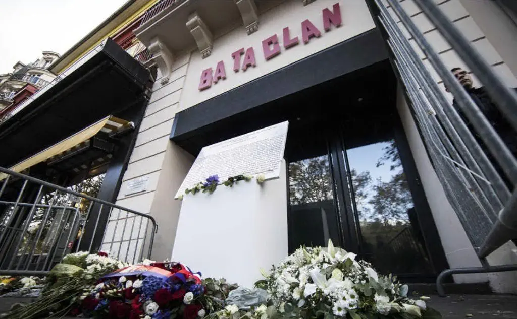 Al Bataclan si stava svolgendo un concerto. Sono morte 89 persone in un solo colpo