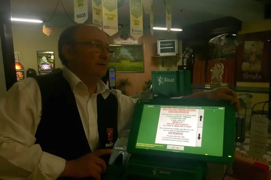 Bar Tommaso dove c'è stata la vincita al Win for life (foto Chergia)