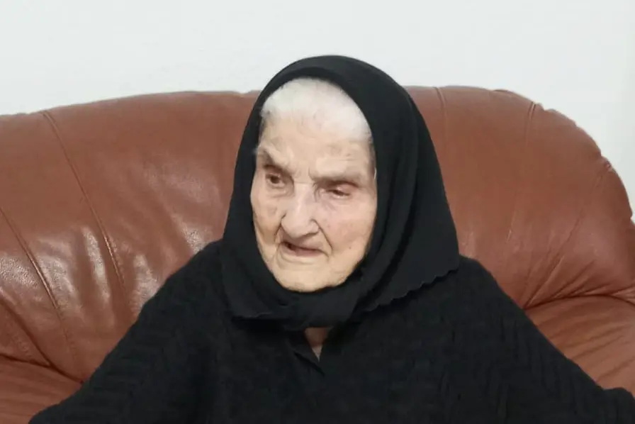 Regina Barrili, 103 anni, nella poltrona di casa sua (foto concessa)