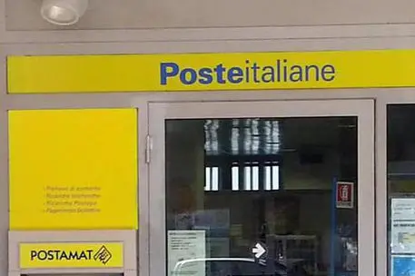 Un ufficio postale (Ansa)