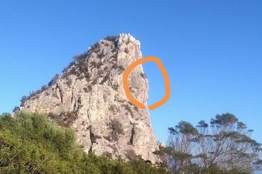 Baunei, si stacca un blocco di pietra: scalatrice precipita per 8 metri