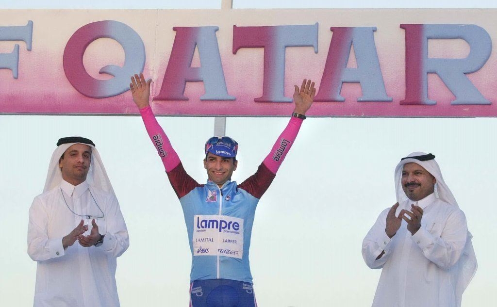 Alberto Loddo in trionfo al Tour of Qatar 2003 (Archivio L'Unione Sarda)