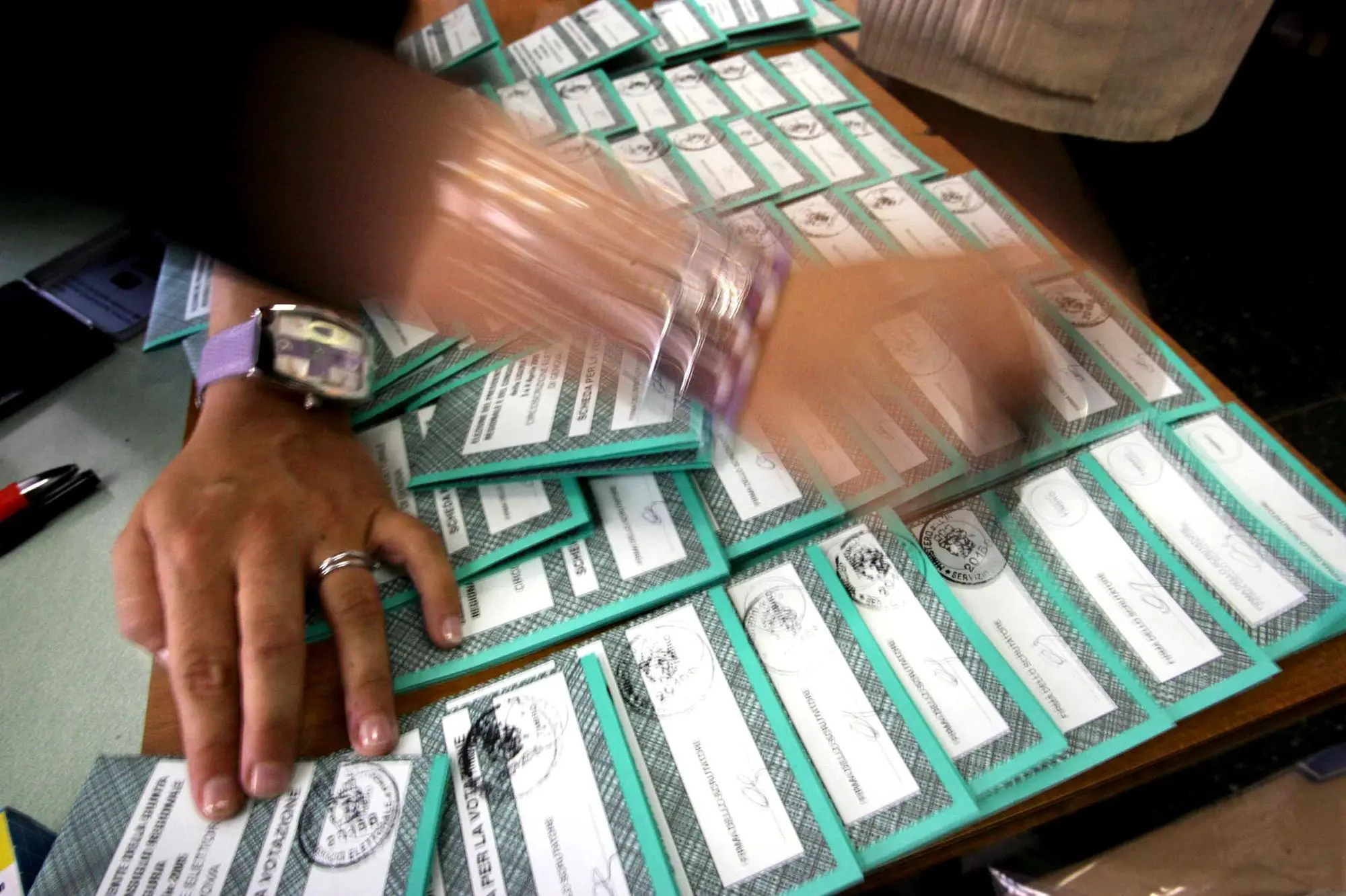 Elezioni, preparativi del voto (foto Ansa)
