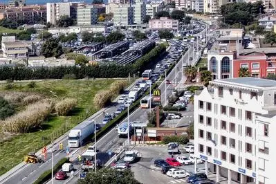 Cagliari, caos in via Peretti per un cantiere stradale