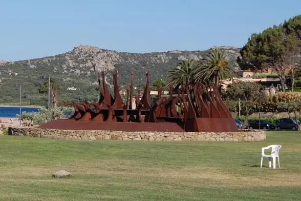 Arzachena, il monumento a Cannigione (foto Ronchi)