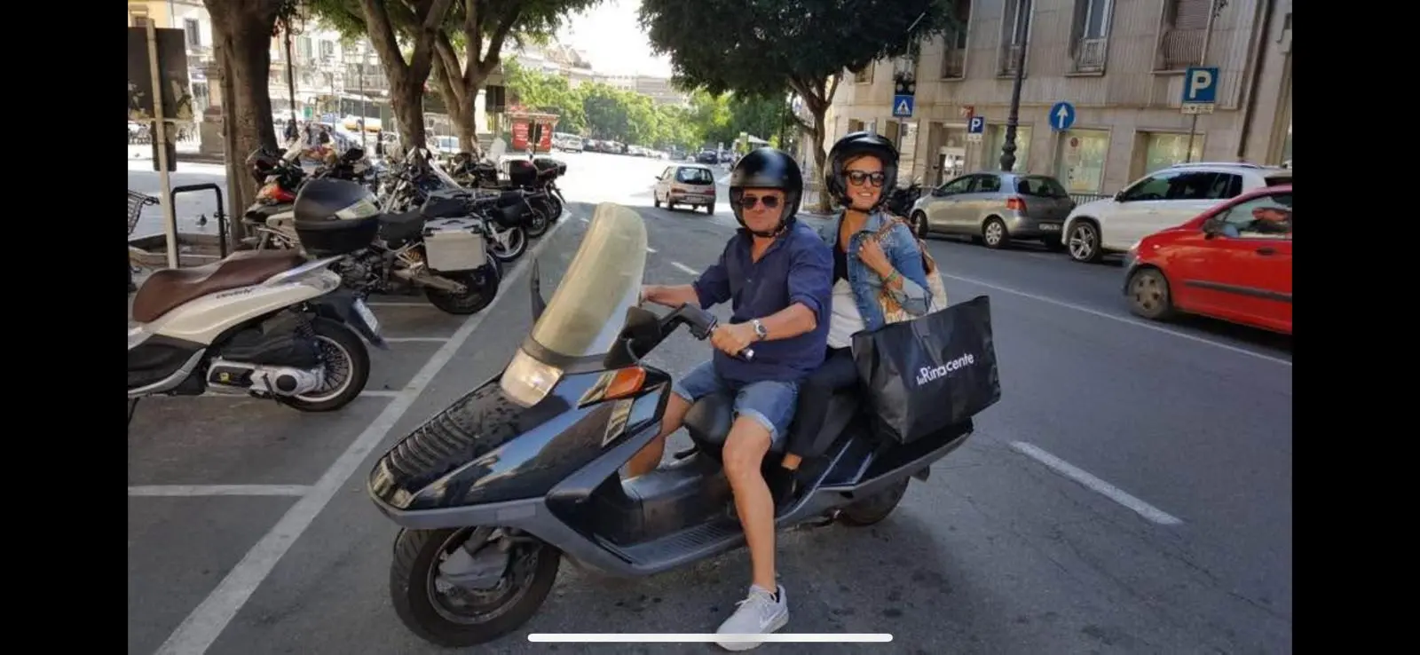 Marcello Vasapollo con la moglie in centro a Cagliari (foto concessa da Marcello Vasapollo)