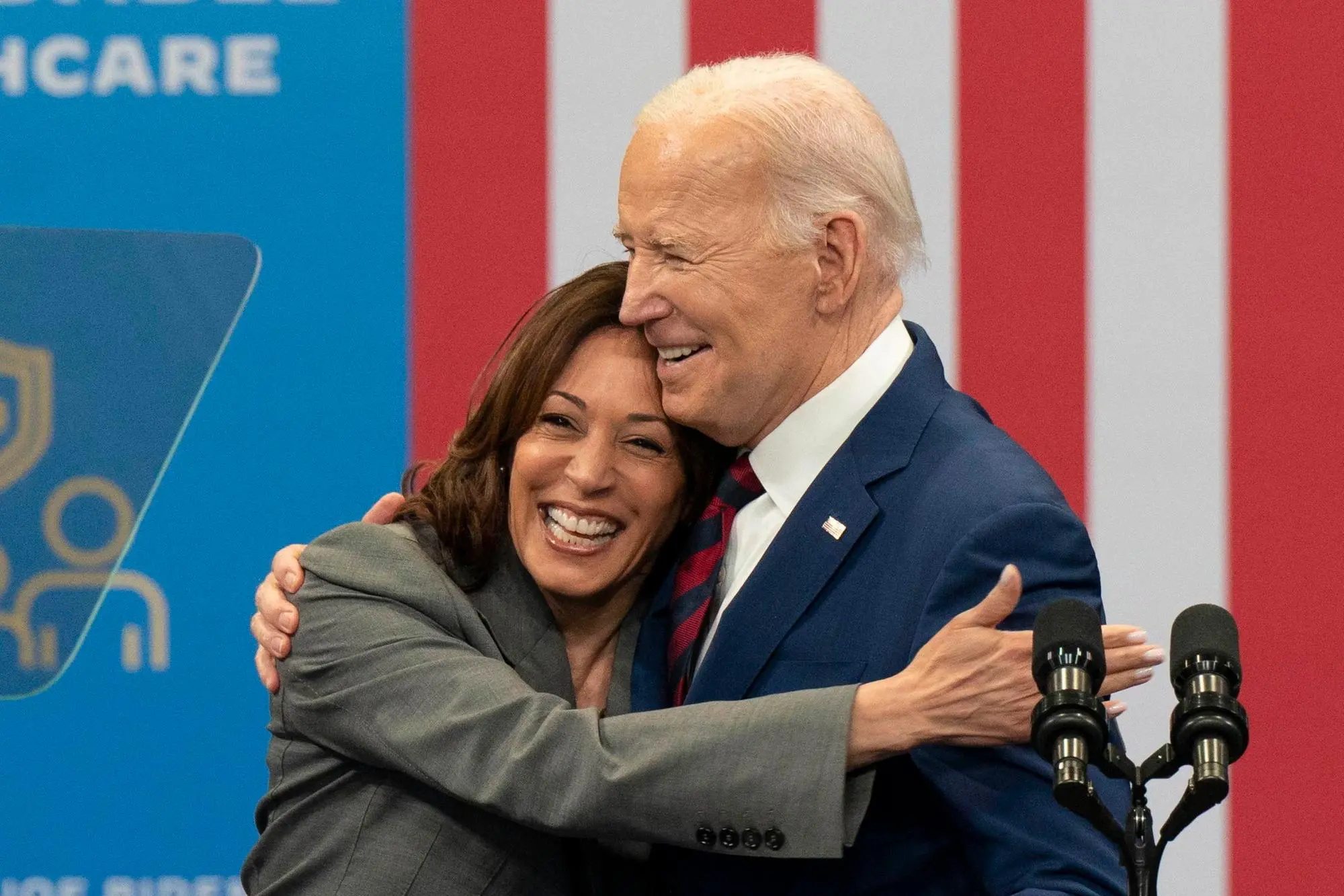 Kamala Harris con Joe Biden (Ansa-Epa)