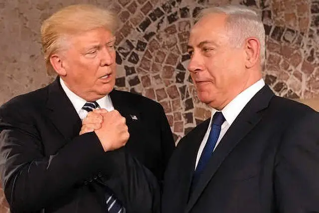 Trump con Netanyahu (foto da wikimedia)