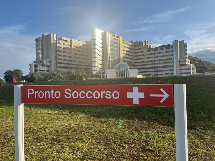 Incidente sul lavoro a Monserrato, operaio travolto da un muletto: in codice rosso al Brotzu