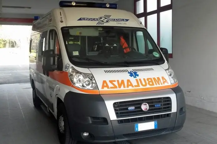 Ambulanza (foto Ansa)