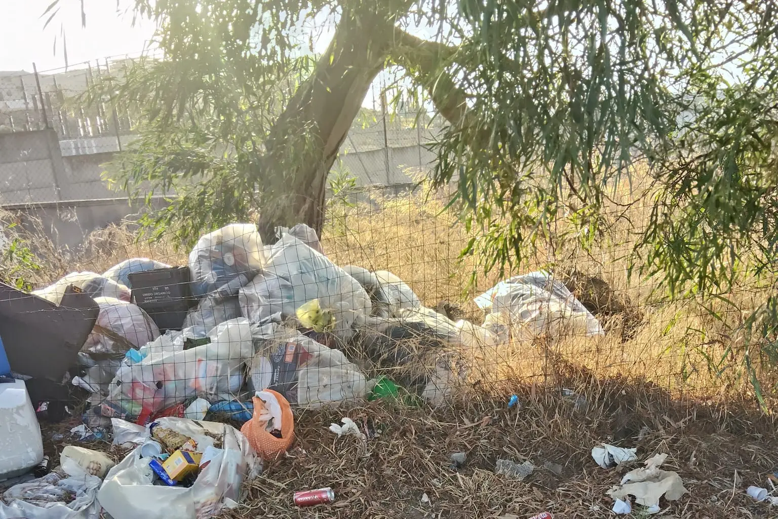 Un angolo della discarica (L'Unione Sarda)