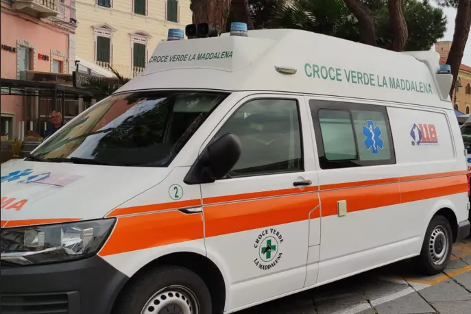Ein Krankenwagen des La Maddalena Green Cross