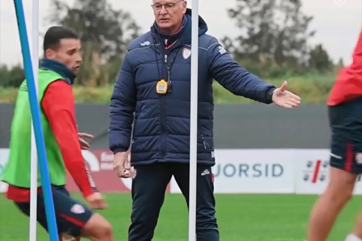 Claudio Ranieri directs a training session (Archive)